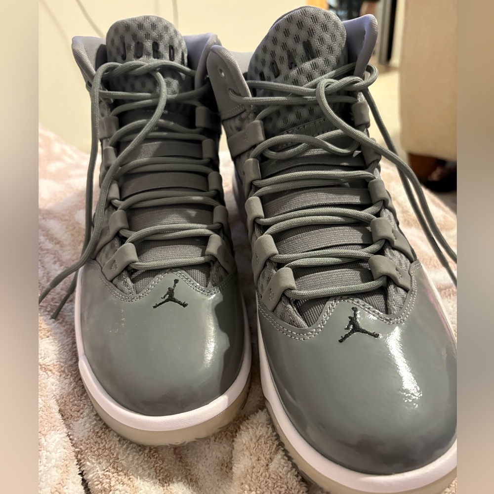 BN Men’s Jordan’s Max Aura Cool Grey